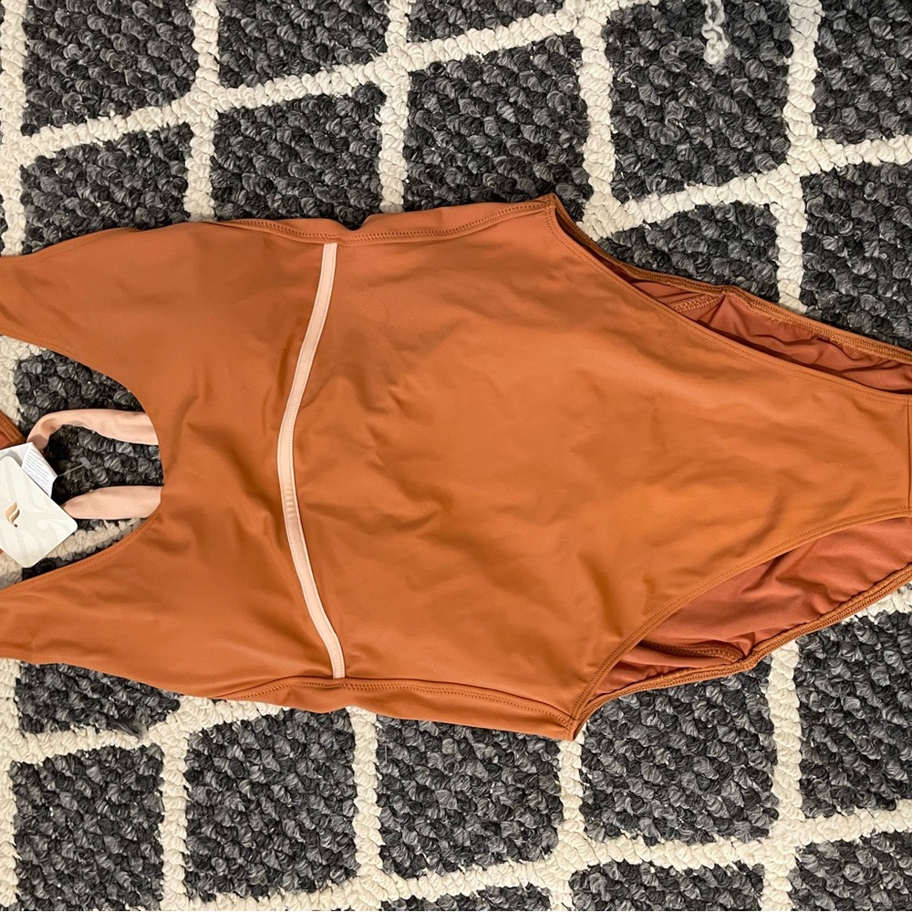 NWT Women's XL Fabletics One-Piece Swimsuit - Picture 3 of 10